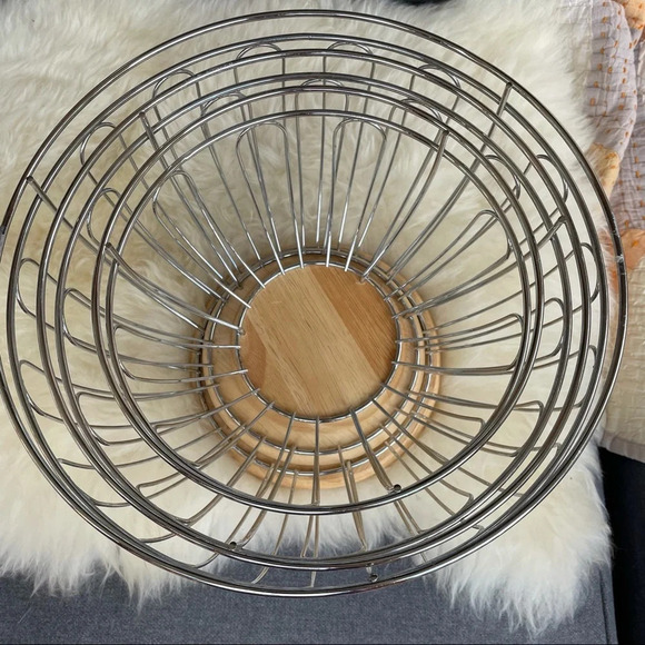 Set of 3 stacking metal baskets with wood bottoms - Picture 4 of 6